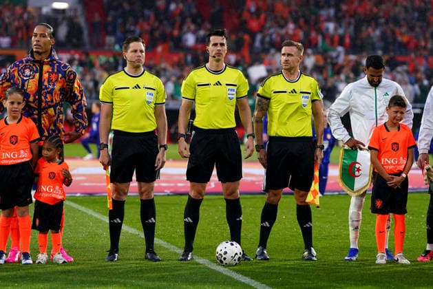 Fußball, Testspiel, Niederlande - Algerien International Friendly, Länderspiel, Nationalmannschaft The Netherlands v Algeria Rotterdam - Assistant Referee Martin Hofler, Referee Jakob Semler, Referee Alexander Borucki before an International Friendly match between The Netherlands and Algeria at De Kuip on 3 June 2026 in Rotterdam, The Netherlands. (VK Sportphoto Danny de Groot) Copyright: xDannyxdexGrootx
