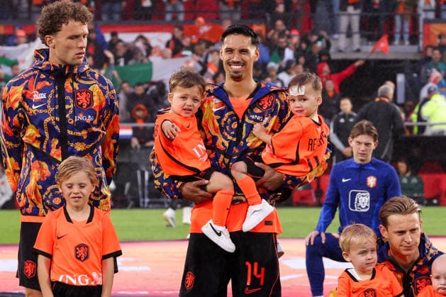 Fußball, Testspiel, Niederlande - Algerien 2026-06-03 Netherlands v Algeria - Friendly international football match ROTTERDAM, NETHERLANDS - JUNE 3: Tijjani Reijnders of Netherlands on the ptich with his children during the Friendly international football match match between Netherlands and Algeria at Stadion Feijenoord on June 3, 2026 in Rotterdam, Netherlands. Rotterdam Stadion Feijenoord Netherlands Content not available for redistribution in The Netherlands directly or indirectly through any third parties. Copyright: xHansxvanxderxValkx