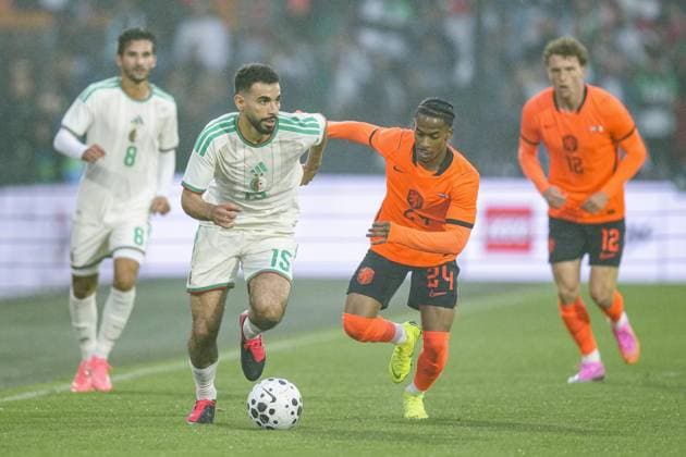 Fußball, Testspiel, Niederlande - Algerien ROTTERDAM , 03-06-2026 , Stadium Feijenoord de Kuip , season 2025 2026 , FIFA International football , friendly match between The Netherlands and Algeria , picture shows Algeria player Rayan Ait-Nouri and Netherlands player Crysencio Summerville Netherlands - Algeria (friendly)  x204133823x Copyright: