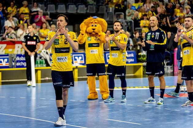 03 06 2026, xdaymx, Handball Daikin HBL, Rhein Neckar Loewen TSV Hannover Burgdorf Patrick Groetzki Rhein Neckar Löwen thanks the home fans after the final whistle DFL DFB REGULATIONS PROHIBIT ANY USE OF PHOTOGRAPHS as IMAGE SEQUENCES and or QUASI VIDEO Mannheim