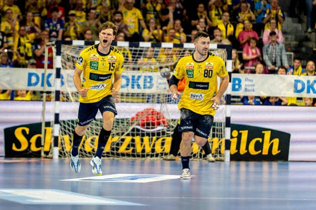 03 06 2026, xdaymx, Handball Daikin HBL, Rhein Neckar Loewen TSV Hannover Burgdorf Goal celebration of David MorÃ Rhein Neckar Löwen and Jannik Kohlbacher Rhein Neckar Löwen DFL DFB REGULATIONS PROHIBIT ANY USE OF PHOTOGRAPHS as IMAGE SEQUENCES and or QUASI VIDEO Mannheim