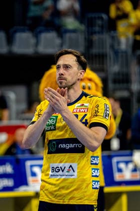 03 06 2026, xdaymx, Handball Daikin HBL, Rhein Neckar Loewen TSV Hannover Burgdorf Patrick Groetzki Rhein Neckar Löwen thanks the fans after the last home game DFL DFB REGULATIONS PROHIBIT ANY USE OF PHOTOGRAPHS as IMAGE SEQUENCES and or QUASI VIDEO Mannheim