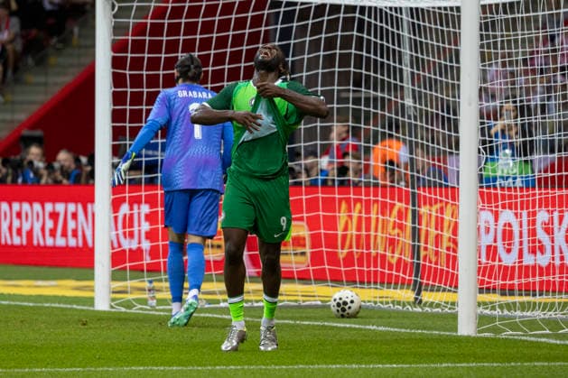 Fußball, Testspiel, Polen - Nigeria #2 Poland - Nigeria 03.06.2026 football, Warsaw, PGE National Stadium, FIFA , friendly international game match Poland - Nigeria ( mecz towarzyski, pilka nozna, Polska - Nigeria ) image shows: Kamil Grabara (L) Terem Moffi (R) reac after goal photo Katarzyna Plewczynska Fotostyk Copyright: xKatarzynaxPlewczynskax 20260603FCTKPKAPL7380