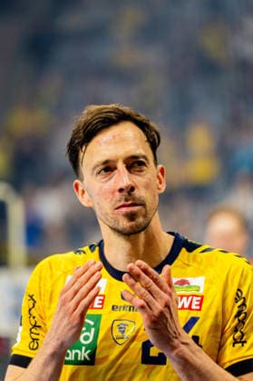 03 06 2026, xdaymx, Handball Daikin HBL, Rhein Neckar Loewen TSV Hannover Burgdorf Patrick Groetzki Rhein Neckar Löwen thanks the home fans after his last home game DFL DFB REGULATIONS PROHIBIT ANY USE OF PHOTOGRAPHS as IMAGE SEQUENCES and or QUASI VIDEO Mannheim
