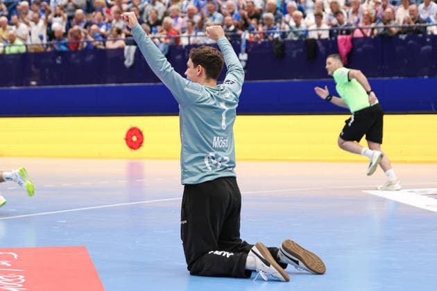 2026 06 03, xkwix, Handball, HBL, TBV Lemgo Lippe SC DHfK Leipzig, PHOENIX CONTACT arena, 33 Matchday, Season 2025 2026 Constantin Möstl TBV Lemgo Lippe 1 cheering on the ground kneeling Photo xKamilxWilkowskixPressefotoKochx North Rhine-Westphalia Germany