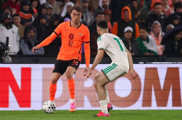 Fußball, Testspiel, Niederlande - Algerien #3 2026-06-03 Netherlands v Algeria - Friendly international football match ROTTERDAM, NETHERLANDS - JUNE 3: Mats Wieffer of Netherlands is challenged by Rayan Ait-Nouri of Algeria during the Friendly international football match match between Netherlands and Algeria at Stadion Feijenoord on June 3, 2026 in Rotterdam, Netherlands. Rotterdam Stadion Feijenoord Netherlands Content not available for redistribution in The Netherlands directly or indirectly through any third parties. Copyright: xHansxvanxderxValkx