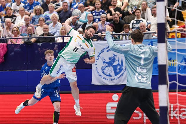 2026 06 03, xkwix, Handball, HBL, TBV Lemgo Lippe SC DHfK Leipzig, PHOENIX CONTACT arena, 33 Matchday, Season 2025 2026 Lukas Binder SC DHfK Leipzig 11 throwing in a duel against Constantin Möstl TBV Lemgo Lippe 1 Photo xKamilxWilkowskixPressefotoKochx Nordrhein Westfalen Germany