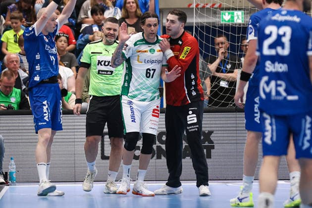 2026 06 03, xkwix, Handball, HBL, TBV Lemgo Lippe SC DHfK Leipzig, PHOENIX CONTACT arena, 33 Matchday, Season 2025 2026 Domenico Ebner SC DHfK Leipzig 1 must hold back Dean BombaÄ SC DHfK Leipzig 67 after questionable referee decision Photo xKamilxWilkowskixPressefotoKochx North Rhine-Westphalia Germany