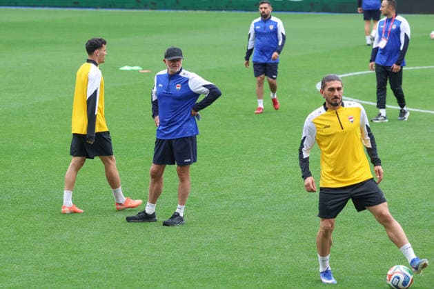 Fußball, FIFA WM 2026, Nationalteam Spanien, Training Spain - Official training session of the Iraqi team - 03 06 2026 SPAIN, LA CORUNA, JUNE 03: Graham Arnold Head Coach of Iraq during the official training session of the Iraqi team the day before the FIFA friendly football match between Spain and Iraq at Riazor Stadium on June 03, 2026 in La Coruna, Spain. Photo by Manuel Blondeau AOP.Press La Coruna Estadio Riazor Galicia Spain Copyright: x ManuelxBlondeau AOP.Pressx AOP20260603-00002