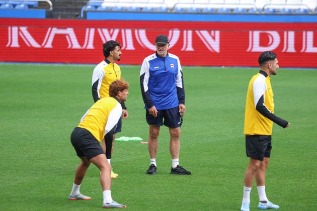 Fußball, FIFA WM 2026, Nationalteam Spanien, Training Spain - Official training session of the Iraqi team - 03 06 2026 SPAIN, LA CORUNA, JUNE 03: Graham Arnold Head Coach of Iraq during the official training session of the Iraqi team the day before the FIFA friendly football match between Spain and Iraq at Riazor Stadium on June 03, 2026 in La Coruna, Spain. Photo by Manuel Blondeau AOP.Press La Coruna Estadio Riazor Galicia Spain Copyright: x ManuelxBlondeau AOP.Pressx AOP20260603-00018