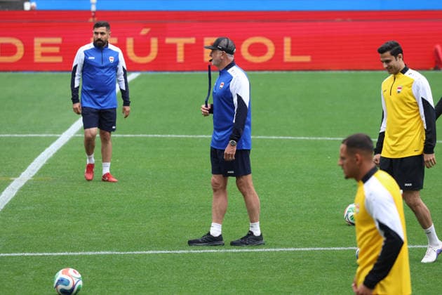 Fußball, FIFA WM 2026, Nationalteam Spanien, Training Spain - Official training session of the Iraqi team - 03 06 2026 SPAIN, LA CORUNA, JUNE 03: Graham Arnold Head Coach of Iraq during the official training session of the Iraqi team the day before the FIFA friendly football match between Spain and Iraq at Riazor Stadium on June 03, 2026 in La Coruna, Spain. Photo by Manuel Blondeau AOP.Press La Coruna Estadio Riazor Galicia Spain Copyright: x ManuelxBlondeau AOP.Pressx AOP20260603-00024
