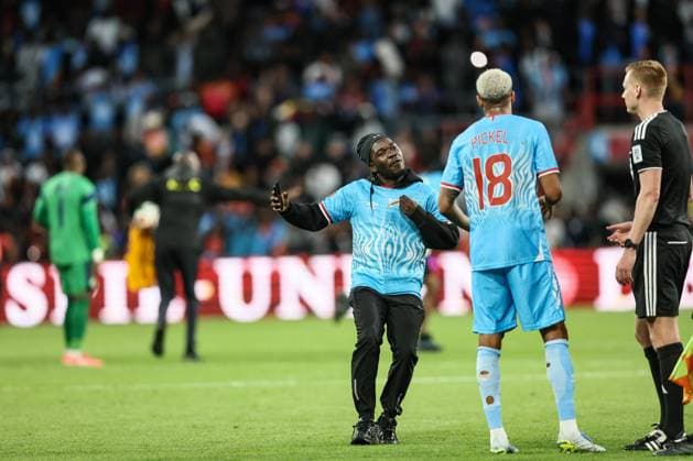 Fußball, Testspiel, DR Kongo - Dänemark #3 Pitch invaders pictured after a friendly soccer game between the national teams of DR Congo and Denmark, Wednesday 03 June 2026 in Liege, in preparation of the upcoming the 2026 World Cup. BRUNOxFAHY  x175857782x