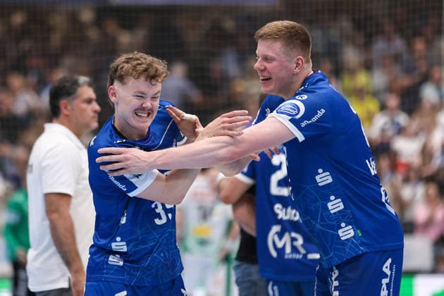 2026 06 03, xkwix, Handball, HBL, TBV Lemgo Lippe SC DHfK Leipzig, PHOENIX CONTACT arena, 33 Matchday, Season 2025 2026 Jarnes Faust TBV Lemgo Lippe 35 cheers after the final whistle with Niels Versteijnen TBV Lemgo Lippe 25 Photo xKamilxWilkowskixPressefotoKochx Nordrhein Westfalen Germany