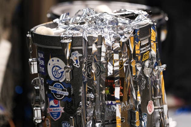 2026 06 03, xkwix, Handball, HBL, TBV Lemgo Lippe SC DHfK Leipzig, PHOENIX CONTACT arena, 33 Matchday, Season 2025 2026 A drum full of stikers with lots of silver tinsel Photo xKamilxWilkowskixPressefotoKochx North Rhine-Westphalia Germany