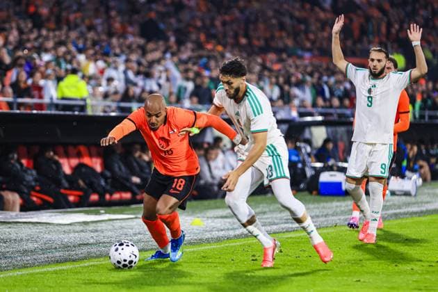 Fußball, Testspiel, Niederlande - Algerien #4 ROTTERDAM , 03-06-2026 , Stadium Feijenoord de Kuip , season 2025 2026 , FIFA International football , friendly match between The Netherlands and Algeria , picture shows Netherlands player Donyell Malen and Algeria player Jaouen Djimmy Hadjam Netherlands - Algeria (friendly)  x204134700x Copyright: