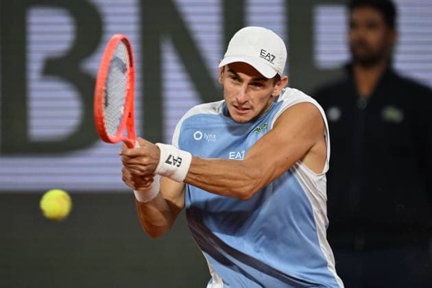 2026 French Open (Roland-Garros) - Day 11 PARIS, FRANCE - JUNE 03: Matteo Arnaldi of Italy and Matteo Berrettini (not seen) of Italy compete during the Men s Singles quarter-final match on Day Eleven of the 2026 French Open at Roland Garros on June 03, 2026 in Paris, France. Burak Akbulut Anadolu Paris France. Editorial use only. Please get in touch for any other usage.  Copyright: x2026xAnadoluxBurakxAkbulutx