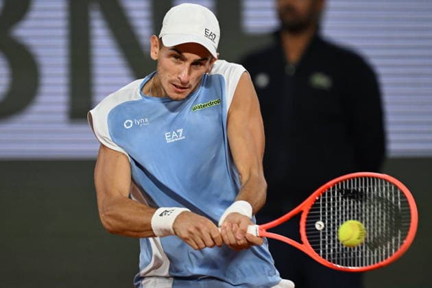 2026 French Open (Roland-Garros) - Day 11 PARIS, FRANCE - JUNE 03: Matteo Arnaldi of Italy and Matteo Berrettini (not seen) of Italy compete during the Men s Singles quarter-final match on Day Eleven of the 2026 French Open at Roland Garros on June 03, 2026 in Paris, France. Burak Akbulut Anadolu Paris France. Editorial use only. Please get in touch for any other usage.  Copyright: x2026xAnadoluxBurakxAkbulutx