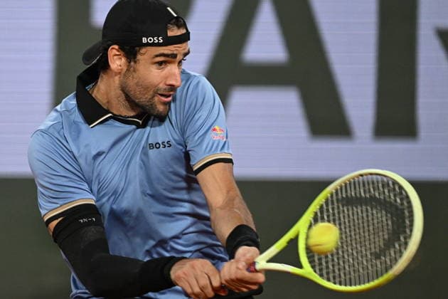2026 French Open (Roland-Garros) - Day 11 PARIS, FRANCE - JUNE 03: Matteo Arnaldi (not seen) of Italy and Matteo Berrettini of Italy compete during the Men s Singles quarter-final match on Day Eleven of the 2026 French Open at Roland Garros on June 03, 2026 in Paris, France. Burak Akbulut Anadolu Paris France. Editorial use only. Please get in touch for any other usage.  Copyright: x2026xAnadoluxBurakxAkbulutx