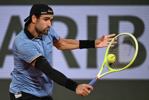 2026 French Open (Roland-Garros) - Day 11 PARIS, FRANCE - JUNE 03: Matteo Arnaldi (not seen) of Italy and Matteo Berrettini of Italy compete during the Men s Singles quarter-final match on Day Eleven of the 2026 French Open at Roland Garros on June 03, 2026 in Paris, France. Burak Akbulut Anadolu Paris France. Editorial use only. Please get in touch for any other usage.  Copyright: x2026xAnadoluxBurakxAkbulutx