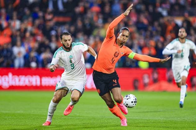 Fußball, Testspiel, Niederlande - Algerien #4 ROTTERDAM , 03-06-2026 , Stadium Feijenoord de Kuip , season 2025 2026 , FIFA International football , friendly match between The Netherlands and Algeria , picture shows Algeria player Amine Rendi Ghouiri and Netherlands player Virgil van Dijk Netherlands - Algeria (friendly)  x204135144x Copyright: