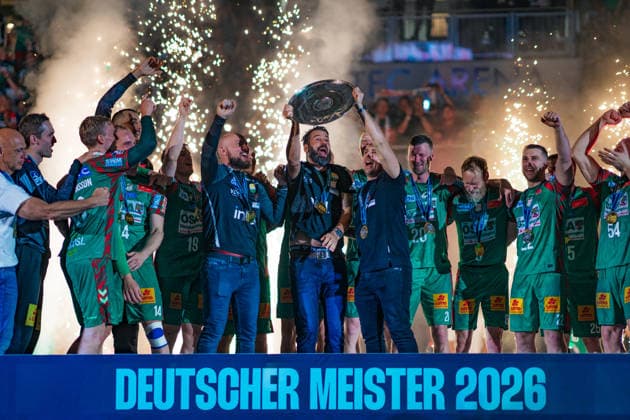 Germany HBL DAIKIN Handball Bundesliga 2025 2026, 33 matchday SC Magdeburg vs VfL Gummersbach GETEC Arena Magdeburg Bennet Wiegert coach, SC Magdeburg championship ceremony, cup, trophy, celebration, jubilation, emotions Copyright: xTomxLauruschkatx