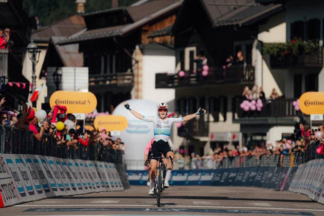 Giro Women Picture by Thomas Maheux SWpix.com 03 06 2026 - Cycling - Giro Women - Stage 5 - Longarone to Sante Stefano di Cadore - VOLLERING Demi, FDJ UNITED Suez Buja Italy Copyright: x xThomasxMaheuxxviaxSWpix.comx(t axPhotographyxHubxLtd)xThomasxMaheux SWpix.comx SWP-3197
