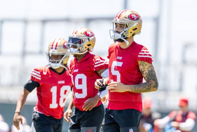 SANTA CLARA, CA - JUNE 03: Mike Evans 5 of the San Francisco 49ers looks on during a team OTA practice at SAP Performance Facility on June 3, 2026 in Santa Clara, CA. (Photo by Matthew Huang Icon Sportswire) NFL, American Football Herren, USA JUN 03 San Francisco 49ers OTA EDITORIAL USE ONLY Icon260603003