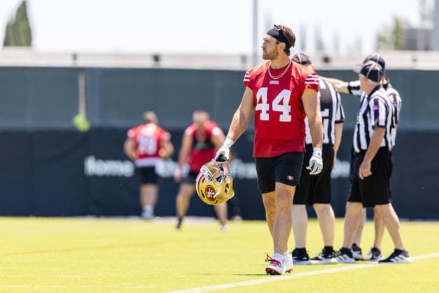 SANTA CLARA, CA - JUNE 03: Kyle Juszczyk 44 of the San Francisco 49ers looks on during a team OTA practice at SAP Performance Facility on June 3, 2026 in Santa Clara, CA. (Photo by Matthew Huang Icon Sportswire) NFL, American Football Herren, USA JUN 03 San Francisco 49ers OTA EDITORIAL USE ONLY Icon260603023