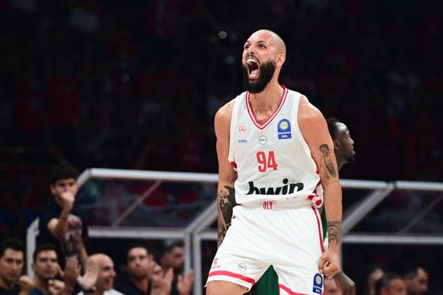 Basketball League, Olympiacos Piraeus vs Panathinaikos AKTOR Athens, Finals Game 1 - Evan Fournier, 94 of Olympiacos Piraeus react during the Greek Basketball League basketball finals series game 1 match between Olympiacos Piraeus and Panathinaikos AKTOR Athenss held at Peace and Friendship Stadium, in Piraeus, Greece, on 3 June 2026. IMAGO ONE INCH PRODUCTIONS PIRAEUS Greece Copyright: xOnexInchxProductionsx 6990123