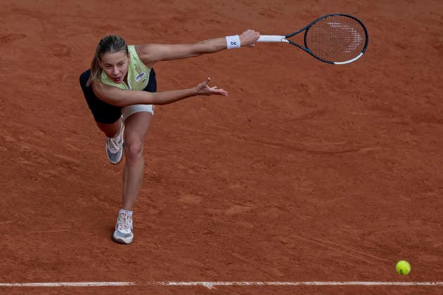 2026 French Open - Day Eleven Maja Chwalinska returns the ball against Anna Kalinskaya during the Roland Garros Grand Slam Tournament on June 3, 2026, in Paris, France. Paris France  Copyright: xRobertxSzaniszlox originalFilename:szaniszlo-notitle260603_npjXe.jpg