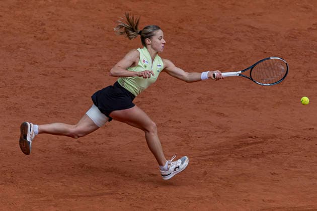 2026 French Open - Day Eleven Maja Chwalinska returns the ball against Anna Kalinskaya during the Roland Garros Grand Slam Tournament on June 3, 2026, in Paris, France. Paris France  Copyright: xRobertxSzaniszlox originalFilename:szaniszlo-notitle260603_npaih.jpg