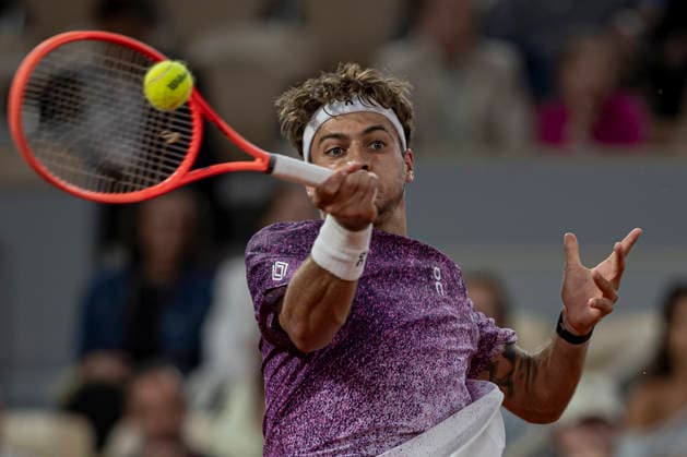2026 French Open - Day Eleven Flavio Cobolli returns the ball against Felix Auger-Aliassime during the Roland Garros Grand Slam Tournament on June 3, 2026, in Paris, France. Paris France  Copyright: xRobertxSzaniszlox originalFilename:szaniszlo-notitle260603_npzk9.jpg