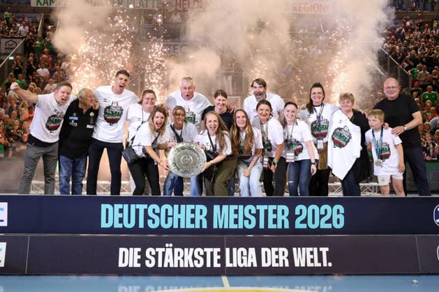 03 06 2026, xgox, Handball Daikin HBL SC Magdeburg VfL Gummersbach emspor, v l Magdeburg cheers for German championship, championship trophy, award ceremony, award ceremony, cup Magdeburg