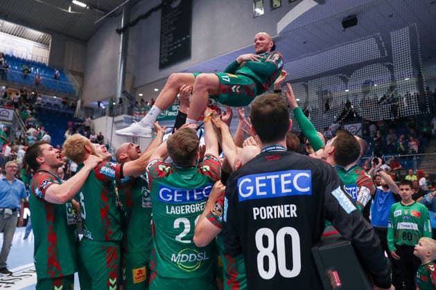 03 06 2026, xgox, Handball Daikin HBL SC Magdeburg VfL Gummersbach emspor, v l Christian O Sullivan Magdeburg, 24 is thrown into the air Magdeburg