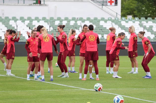 DFB U23 womens training of the German national team, 03 06 26 Good mood at training soccer, DFB U23 womens national team Germany trains on 03 06 26 at Alfred Kunze Sportpark Leipzig Leutzsch Copyright: xBEAUTIFULxSPORTS JanxKaeferx