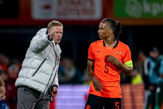ROTTERDAM lr Netherlands national team coach Ronald Koeman and Nathan Ake of the Netherlands during the 2026 World Cup friendly match between the Netherlands and Algeria at Stadium De Kuip on June 3, 2026 in Rotterdam, the Netherlands Photo by Stefan Koops EYE4IMAGES DeFodi Images