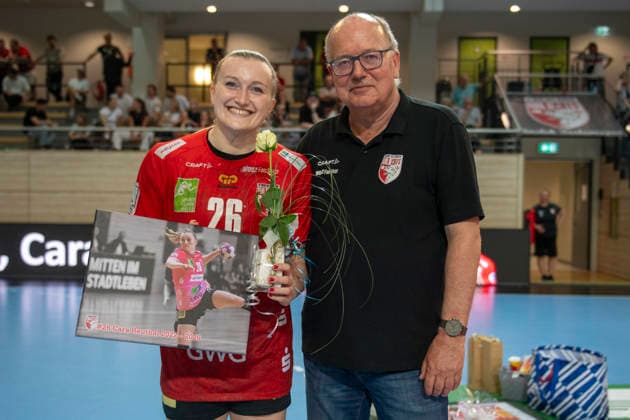 Handball Bundesliga Women,HBF, Season 2025 2026 Relegation SV Union Halle Neustadt vs Spreefüchse Berlin Halle, Germany 03 June 2026 In the picture from left Cara Reuthal Halle and club president Bodo Meerheim Halle Saale SWH Arena Sachsen Anhalt Germany