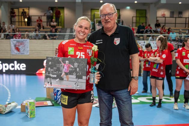 Handball Bundesliga Women,HBF, Season 2025 2026 Relegation SV Union Halle Neustadt vs Spreefüchse Berlin Halle, Germany 03 June 2026 In the picture from left Lilli Röpke Roepke Halle and club president Bodo Meerheim Halle Saale SWH Arena Sachsen Anhalt Germany