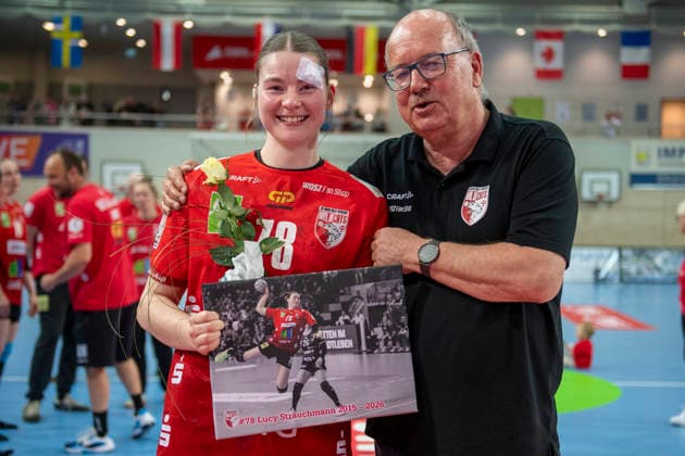Handball Bundesliga Women,HBF, Season 2025 2026 Relegation SV Union Halle Neustadt vs Spreefüchse Berlin Halle, Germany 03 June 2026 In the picture from left Lucy Strauchmann Halle and club president Bodo Meerheim Halle Saale SWH Arena Sachsen Anhalt Germany
