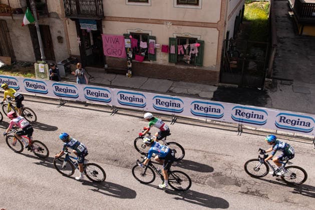 37th Giro d Italia Women 2026 - Stage 5 The first peloton passes through Santo Stefano di Cadore for the first time during Stage 5 of the 37th Giro d Italia Women, a 146km stage from Longarone to Santo Stefano di Cadore, in Italy, on June 3, 2026. Santo Stefano di Cadore Italy  Copyright: xTommasoxBerardix originalFilename:berardi-37thgiro260603_np61j.jpg
