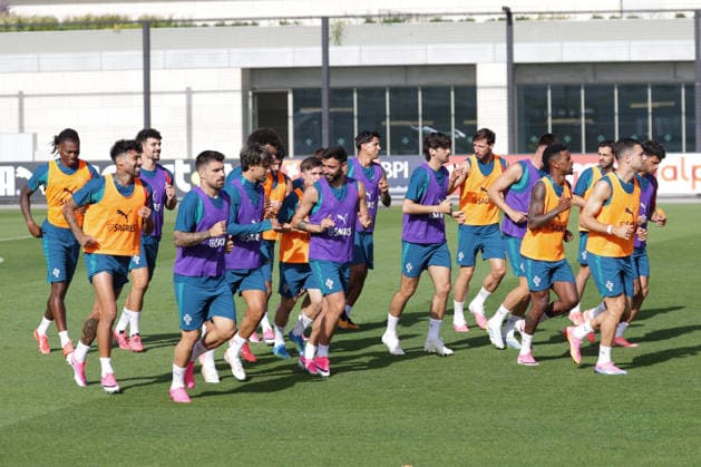 Training of the Portuguese national football team in the football city of Oeiras Portugal, June 3, 2026, in Alges, Portugal The Portuguese national football team warming up Copyright: HMBxMedia FernandoxSoares