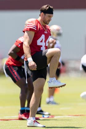 NFL, American Football Herren, USA San Francisco 49ers - Practice June 3, 2026; Santa Clara, California, USA; San Francisco 49ers fullback Kyle Juszczyk (44) warms up before practice at the SAP Performance Center adjacent to Levi™s Stadium. Mandatory Credit: Stan Szeto-Imagn Images Santa Clara California USA EDITORIAL USE ONLY Copyright: xStanxSzetox StanxSzetox iosphotos411517