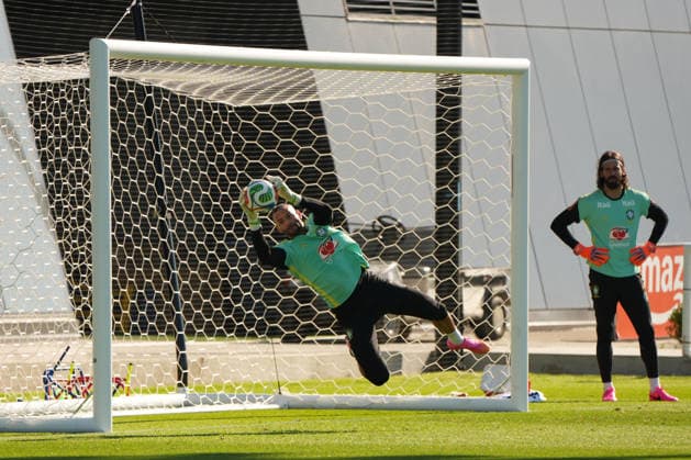 Brazil s national team, Nationalteam goalkeeper Weverton (L) participates in a training session in Columbia Park, New Jersey, United States, 03 June 2026. Brazil s training in the United States ahead of the 2026 FIFA World Cup, WM, Weltmeisterschaft, Fussball !ACHTUNG: NUR REDAKTIONELLE NUTZUNG!  Copyright: xAngelxColmenaresx AME8188 20260603-55020491293_1