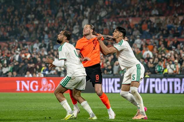 ROTTERDAM lr Mohamed Amine Tougai of Algeria, Wout Weghorst of the Netherlands, Zineddine Belaid of Algeria during the 2026 World Cup friendly match between the Netherlands and Algeria at Stadium De Kuip on June 3, 2026 in Rotterdam, the Netherlands Photo by Stefan Koops EYE4IMAGES DeFodi Images