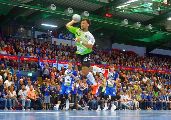 Eric Damböck Emsdetten scores one of his 5 goals here The away win gave TV Emsdetten a theoretical chance of promotion Handball qualifying match for the 2nd division EHV Aue TV Emsdetten 36 44 on 3 6 2026 EHV Aue TV Emsdetten