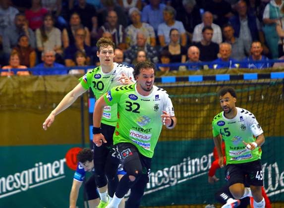 Fynn Jarik Hasenkamp Emsdetten , Marcel Timm Emsdetten and Eric Damböck Emsdetten turn away in jubilation after scoring The away win gave TV Emsdetten a theoretical chance of promotion Handball qualifying match for the 2nd division EHV Aue TV Emsdetten 36 44 on 3 6 2026 EHV Aue TV Emsdetten