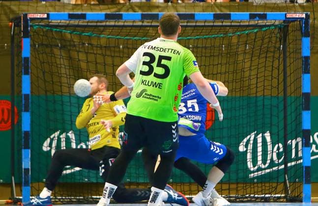 Goalkeeper Oliver Krechel Emsdetten has to take a head hit after a throw from Sebastian Paraschiv EHV Handball qualifying match for the 2 league EHV Aue TV Emsdetten 36 44 on 3 6 2026 EHV Aue TV Emsdetten