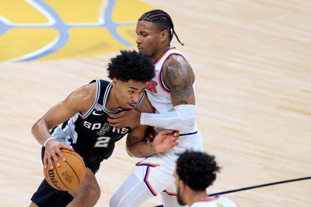 NBA, Basketball Herren, USA Finals Game 1 - New York Knicks at San Antonio Spurs San Antonio Spurs guard Dylan Harper (L) dribbles past New York Knicks guard Miles McBride (R) during Game 1 of the NBA Finals between the New York Knicks and the San Antonio Spurs in San Antonio, Texas, USA, 03 June 2026. SAN ANTONIO United States  Copyright: xADAMxDAVISx