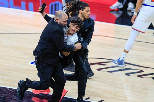 NBA, Basketball Herren, USA Finals Game 1 - New York Knicks at San Antonio Spurs A fan is escorted off the court after running on the court during Game 1 of the NBA Finals between the New York Knicks and the San Antonio Spurs in San Antonio, Texas, USA, 03 June 2026. SAN ANTONIO United States  Copyright: xADAMxDAVISx