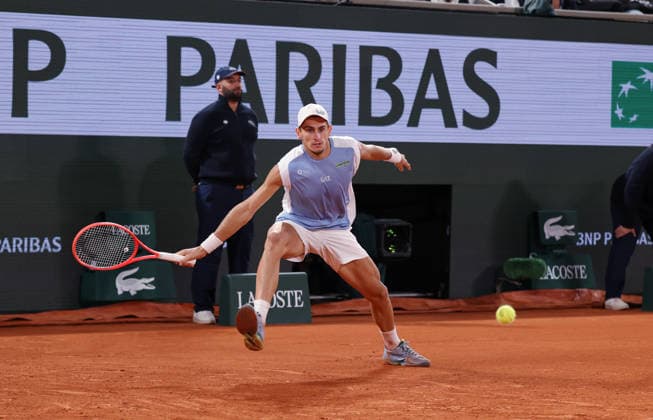 Roland-Garros: Matteo Berrettini retires in the quarter-finals; Matteo Arnaldi (7 5, 5 2, ret.) advances to the semi-finals. Roland-Garros : Matteo Berrettini abandonne en quart de finale, Matteo Arnaldi (7-5, 5-2, ab.) passe en demi-finaleS. Paris,le 3 Juin 2026 Roland-Garros: Matteo Berrettini retires in the quarter-finals; Matteo Arnaldi (7 5, 5 2, ret.) advances to the semi-finals. Paris,June 03 th 2026  Copyright: xDavidxKerx